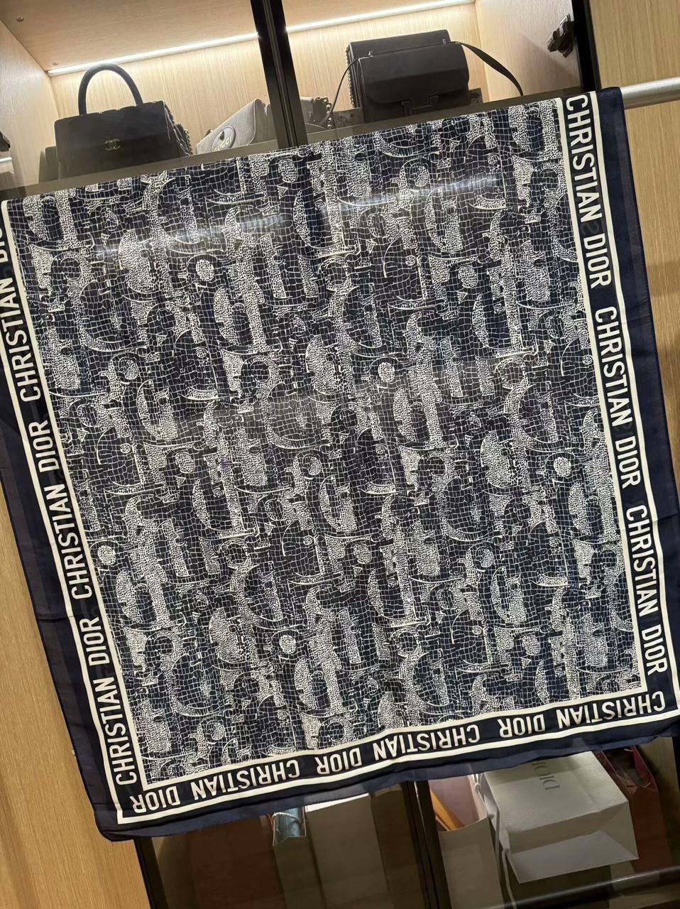 Silk scarf
40 dhs❣️

Zain60
❣️❣️❣️