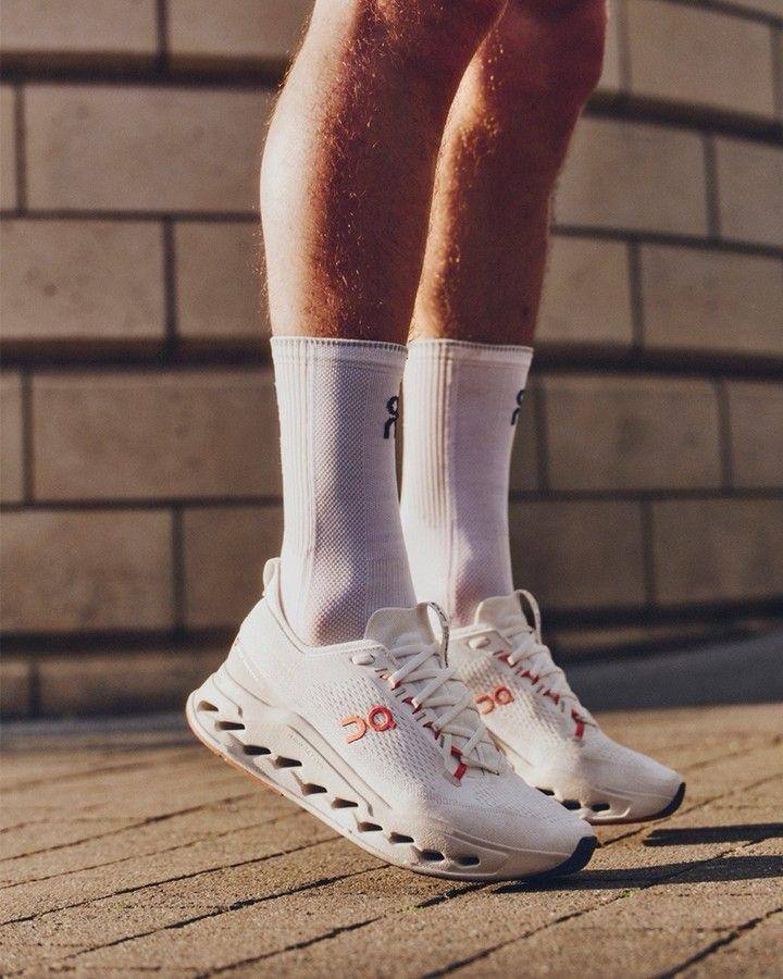 On Running Cloudsurfer Max Ivory Salmon，
Size 36-45 ，
240 dhs❣️

Zain18
♥️♥️♥️