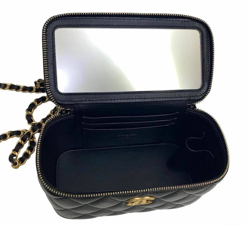 Chanel

100 dhs💓

with box
🎁🎁🎁

Size:18*8.5*11.5

Zain07
♥️♥️♥️
