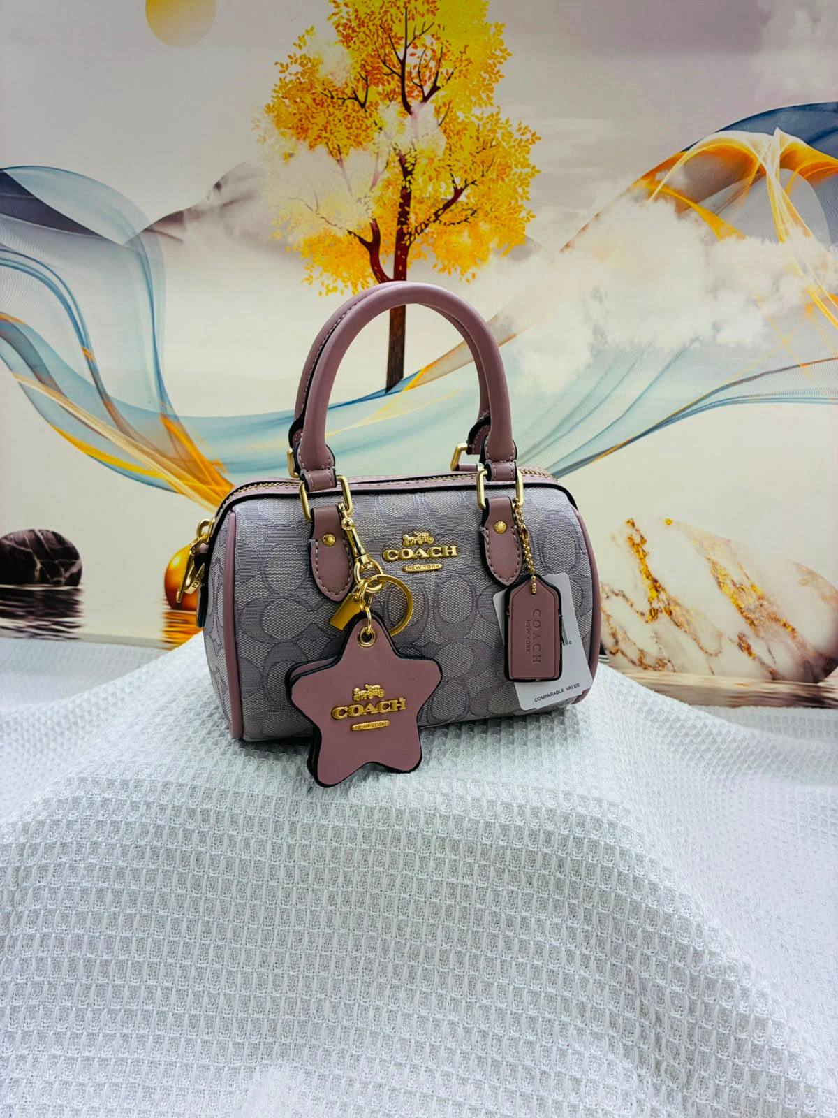COACH

Best quality
 with box
100 dhs🇦🇪🇦🇪

size 18CM

Zain290
♥️♥️♥️