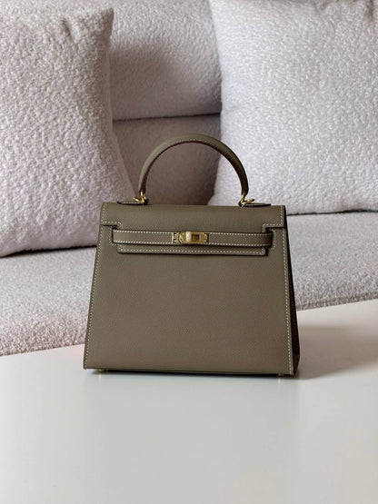 Hermes
kelly 25cm💥Master quality ✅with box📦
380 dhs✅

Zain51
♥️♥️♥️