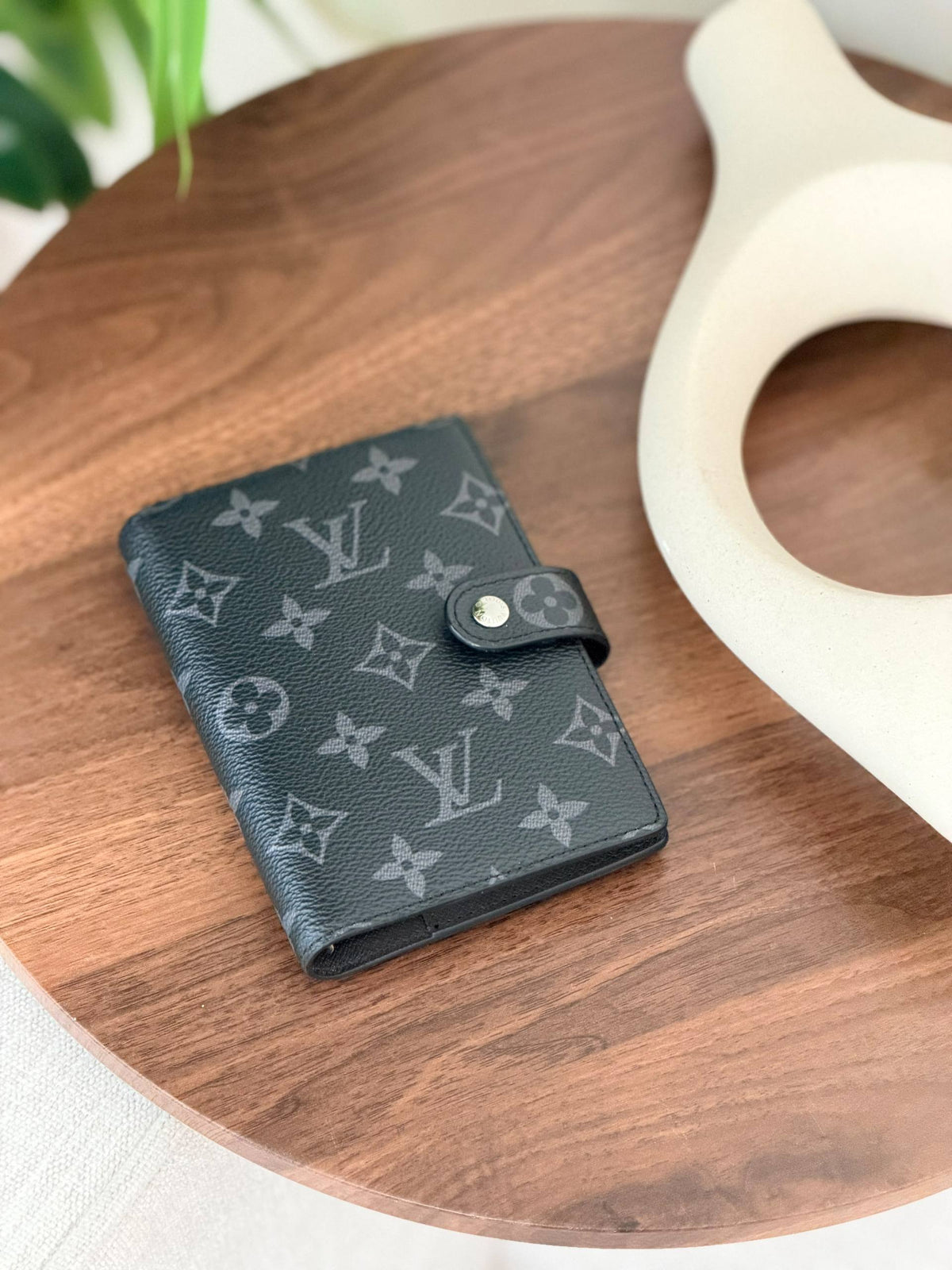 NEW COLLECTION
BRAND- LOUIS VUITTON
NOTEBOOK 
SUPER MASTER QUALITY 
WITH PAPER BAG

For Price 👇 WhatsApp✅
0568585901 
0507557372
0552275751 Owner Zain 👌

Zain267
♥️♥️♥️