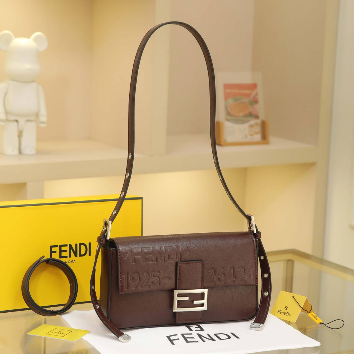 FENDI

Best quality 
with box

130 dhs🇦🇪🇦🇪


size 25CM

Zain290
♥️♥️♥️