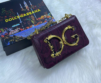 D&G

90 dhs
With box

Zain72
♥️♥️♥️