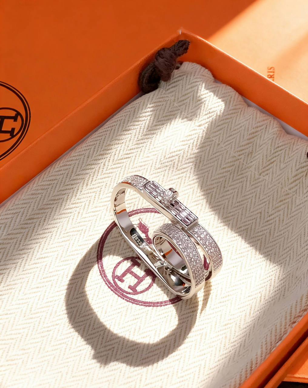 HERMES RING
MASTER💫✨
WITH NORMAL BOX AND PAPER BAG🛍️🎁
75 dhs🇦🇪🇦🇪

Zain89
♥️♥️♥️