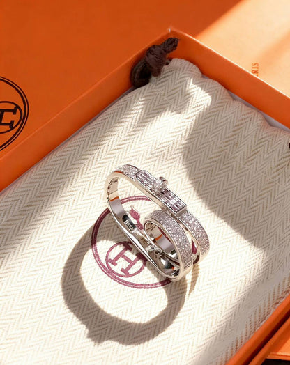 HERMES RING
MASTER💫✨
WITH NORMAL BOX AND PAPER BAG🛍️🎁
75 dhs🇦🇪🇦🇪

Zain89
♥️♥️♥️