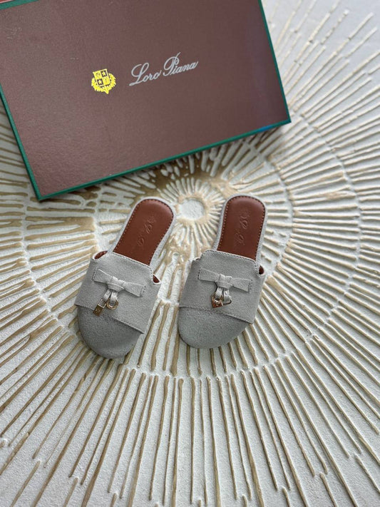 Loro Piana
 Super master quality 😍
Size:26To 37
240 dhs🌺

Zain261
♥️♥️♥️