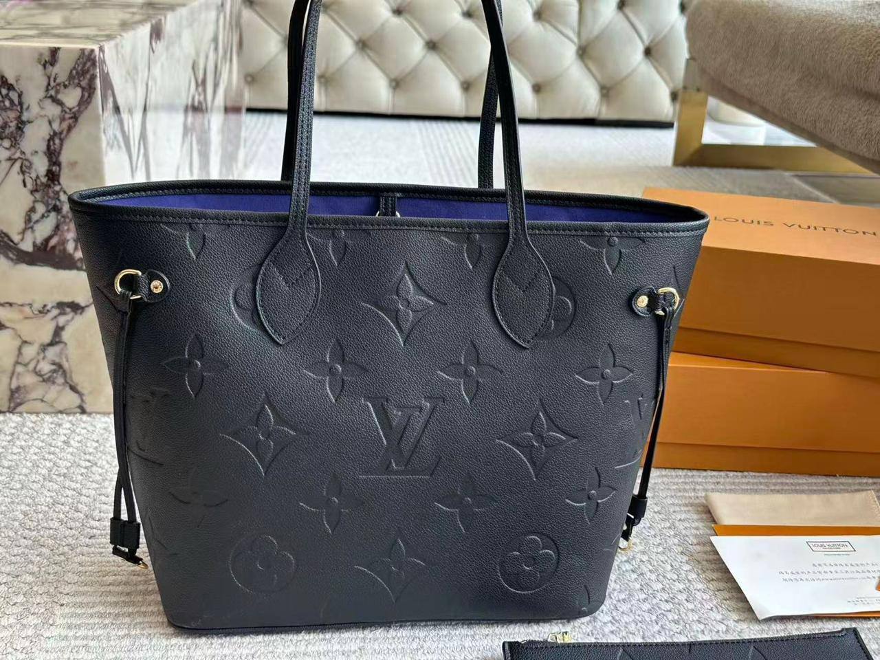 LV
Master
350 dhs✅
with Box

Zain228
♥️♥️♥️