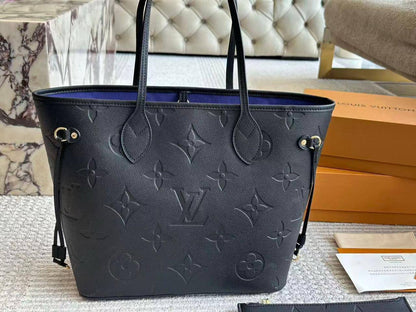 LV
Master
350 dhs✅
with Box

Zain228
♥️♥️♥️