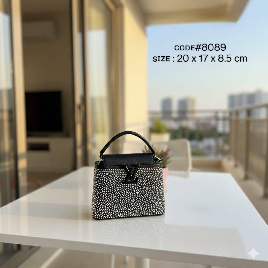LV
ᴄᴀᴘᴜᴄᴄɪɴᴇ ɪɴ ɢʟɪᴛᴛᴇʀs
sᴜᴀᴅᴇ ᴍᴀᴛᴛᴇ ʟᴇᴀᴛʜᴇʀ ᴍᴀᴛᴇʀɪᴀʟ
ᴡɪᴛʜ ʟᴏɴɢ ʙᴇʟᴛ sᴛʀᴀᴘ
sɪʟᴠᴇʀ ʜᴀʀᴅᴡᴀʀᴇ
sɪᴢᴇ : 20 cm
ᴡɪᴛʜ BOX
🎁🎁🎁

70 dhs🪙🌨️

Zain31
♥️♥️♥️
