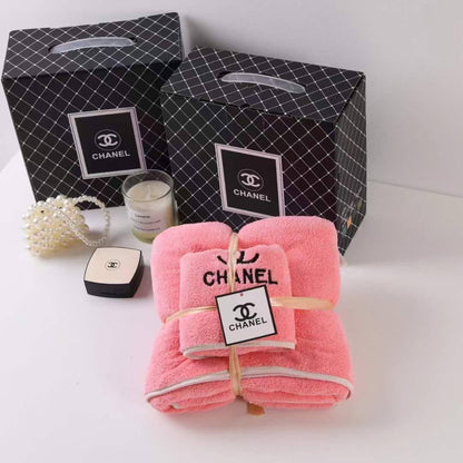 Brand 
Towels  
Good quality 
2 set
With paper 💼 
45 dhs✅

Zain99
♥️♥️♥️