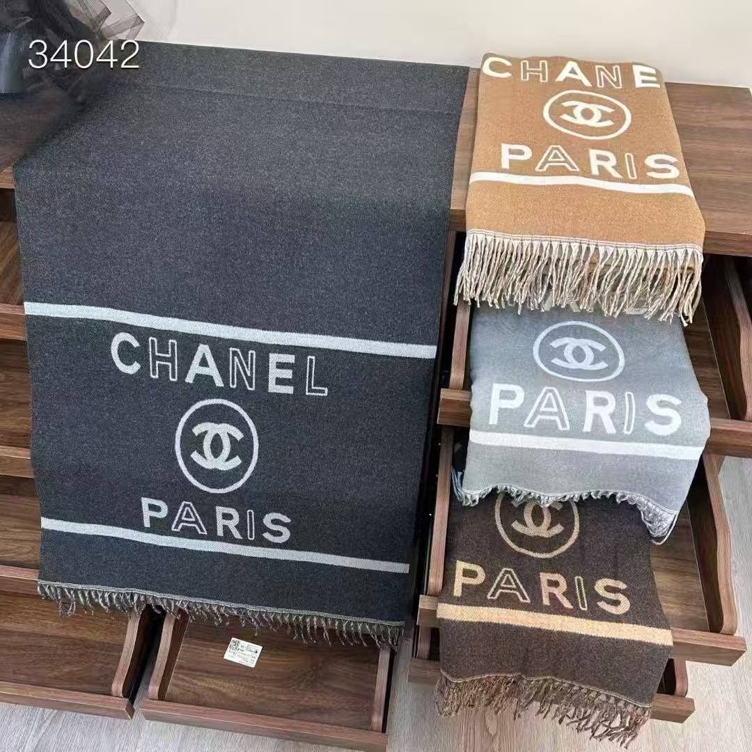 Scarf 
45 dhs🪙🌨️

Zain186
♥️♥️♥️