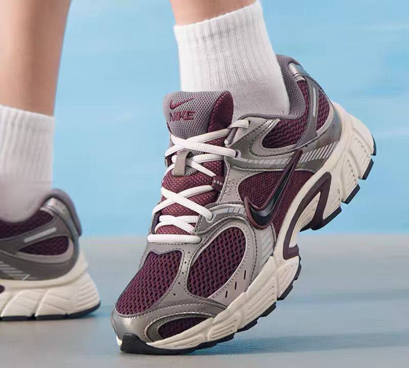 Nike V5 RNR,
size 36 to 45, 
230 dhs🗽

Zain196
♥️♥️♥️