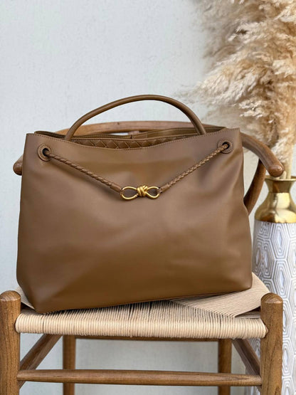 BOTTEGA VENETA
42cm
510 dhs✅
Top quality

Zain167
♥️♥️♥️
