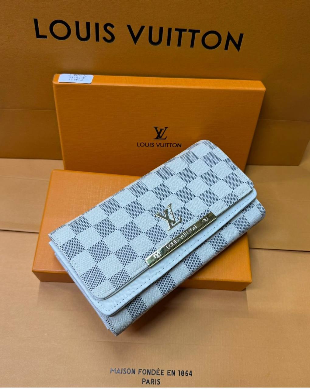 LV
With box
🎁🎁🎁

30 dhs🪙🌨️

Zain93
♥️♥️♥️