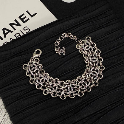 CHANEL SET 
Necklace 😍
Bracelet 🦋
Earring ✨
Master quality 💯
With normal boxes 🗃️ 
240 dhs🇦🇪🇦🇪

With master box 📦 
290 dhs🇦🇪🇦🇪

Zain216
♥️♥️♥️