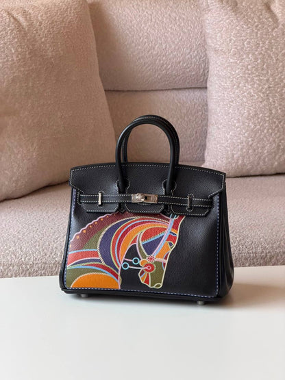 Hermes birkin 💕master quality😍with box❤️
25cm 600 dhs🇦🇪🇦🇪
30cm 720 dhs🇦🇪🇦🇪

Zain52
♥️♥️♥️