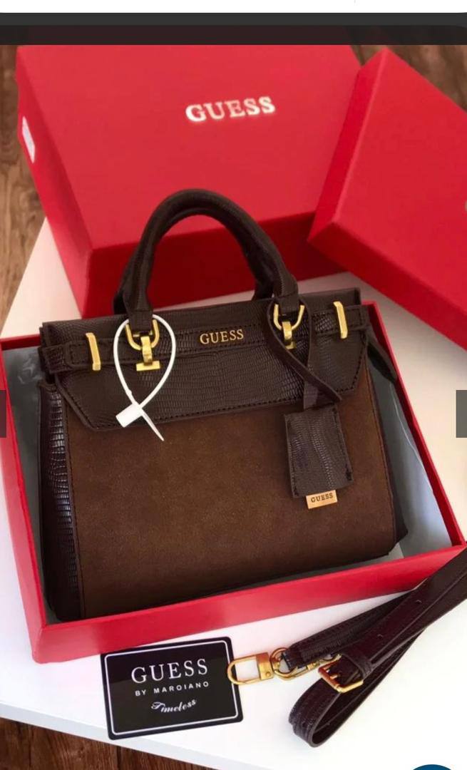 Guess
100 dhs✅
With box 
🎁🎁🎁

high quality22cm

Zain26
♥️♥️♥️