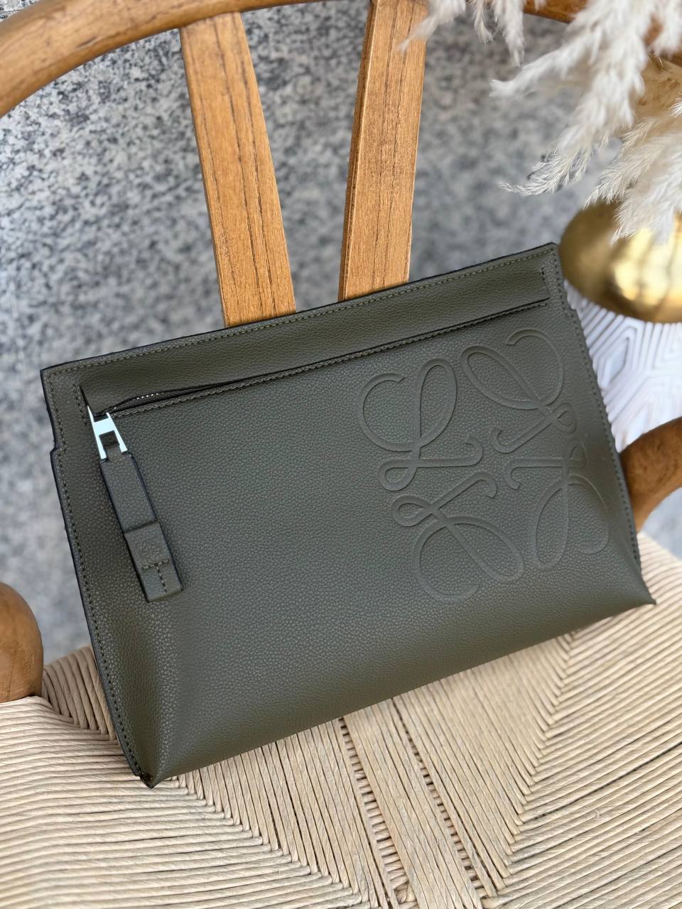 New collection✨✨✨
LOEWE
30cm
310 dhs🪙🌨️
Top quality 
With box🎁

Zain167
♥️♥️♥️