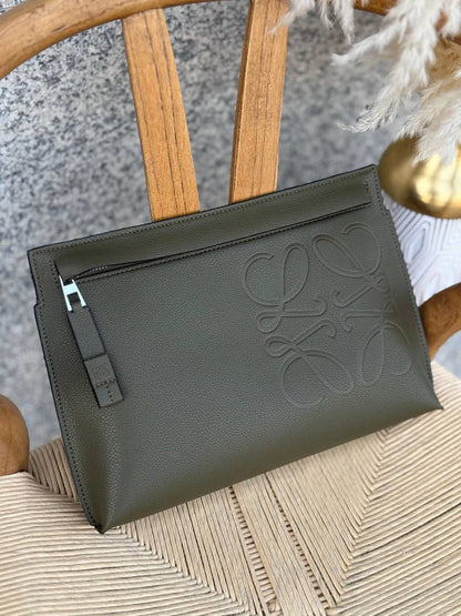 New collection✨✨✨
LOEWE
30cm
310 dhs🪙🌨️
Top quality 
With box🎁

Zain167
♥️♥️♥️