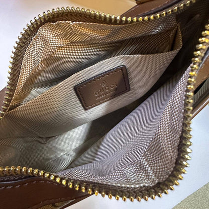 GUCCI 
GOOD QUALITY 
WITH BOX 
120 dhs💓

Zain17
♥️♥️♥️