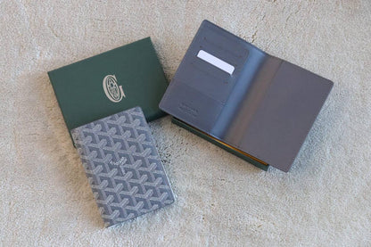 LV - Goyard
Wallets
 master 
passport holder
95 dhs✅

Zain33
♥️♥️♥️