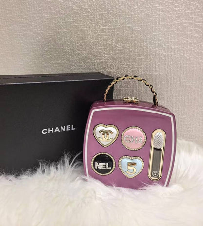 CHANEL

 COPY ONE 

WITH BOX 
🎁🎁🎁

220 dhs✅

Zain39
♥️♥️♥️