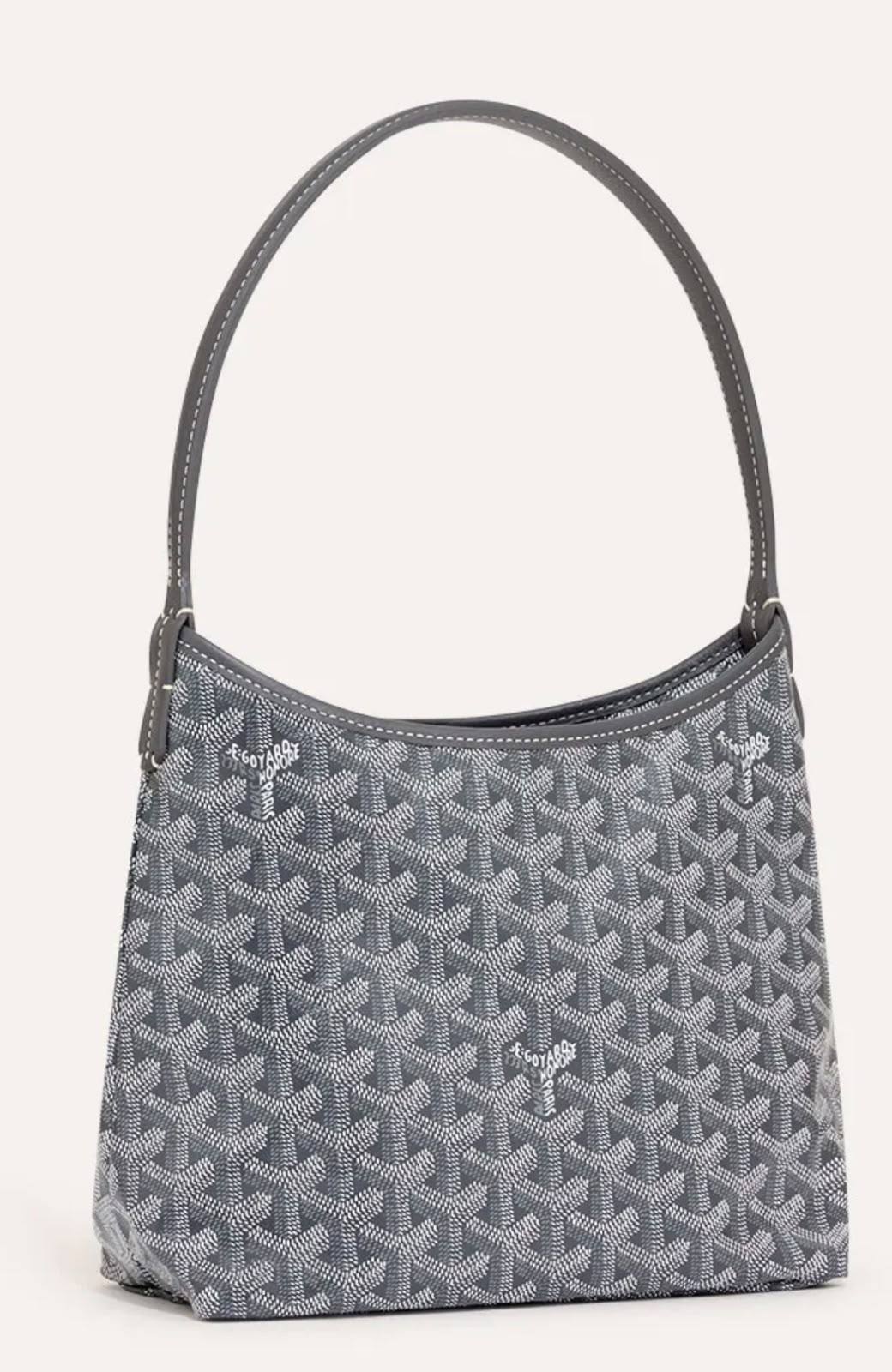 GOYARD Hobo
Bohème Mini Bag
Chevron Goyardine Canvas
Size: 21 cm
Without BOX

90 dhs🇦🇪🇦🇪

Zain239
Zain215
♥️♥️♥️