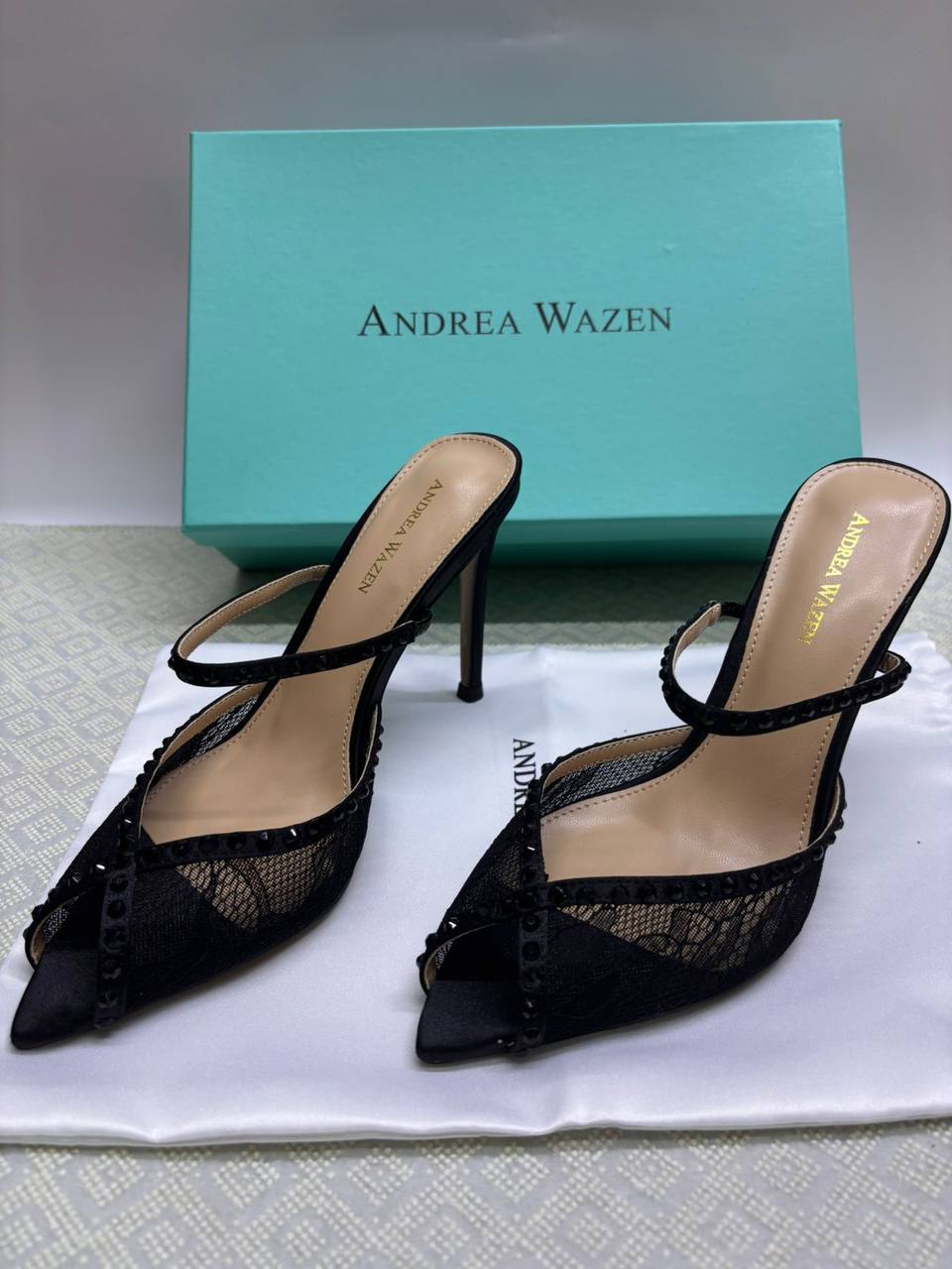 Andrea Wazen
Size 36-41
120 dhs✅

Zain145
♥️♥️♥️
