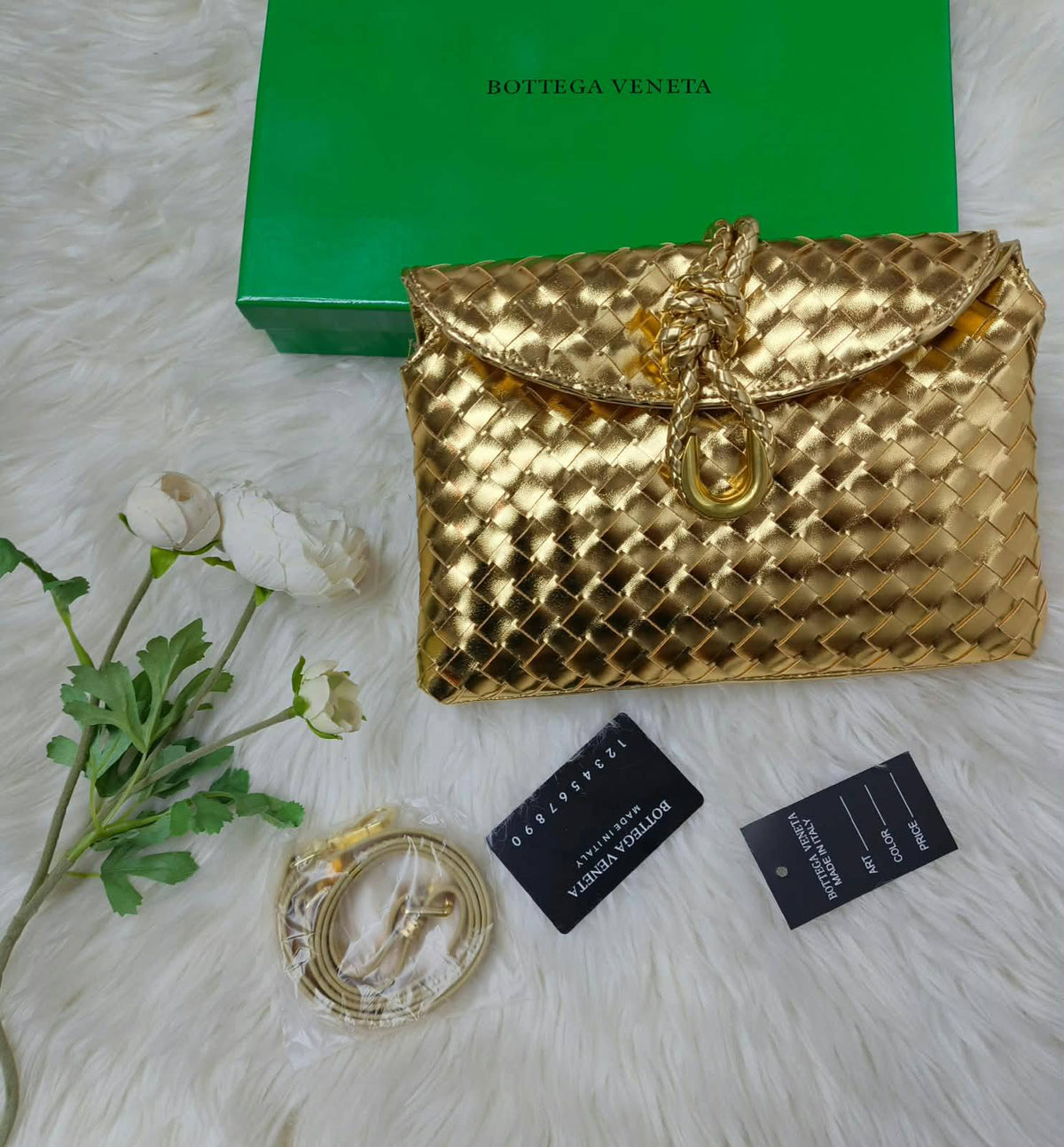 AVAILABLE 

Bottega

 WITH BOX 🎁 

100 dhs🇦🇪🇦🇪

Zain169
♥️♥️♥️