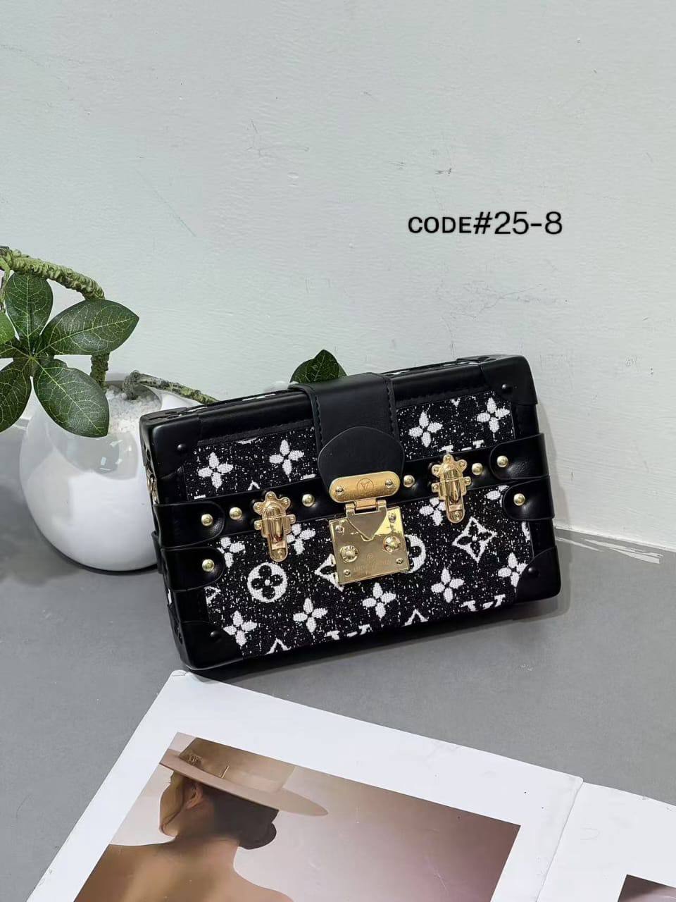 LV
ᴘᴇᴛɪᴛᴇ ᴍᴀʟʟᴇ ᴛʀᴜɴᴋ ʙᴀɢ
ᴍᴏɴᴏɢʀᴀᴍ ᴅᴇsɪɢɴ
ᴡɪᴛʜ ʟᴏɴɢ ʙᴇʟᴛ sᴛʀᴀᴘ
sɪᴢᴇ : 19.5 cm
ᴡɪᴛʜ BOX
🎁🎁🎁
75 dhs🪙🖤

Zain31
♥️♥️♥️
