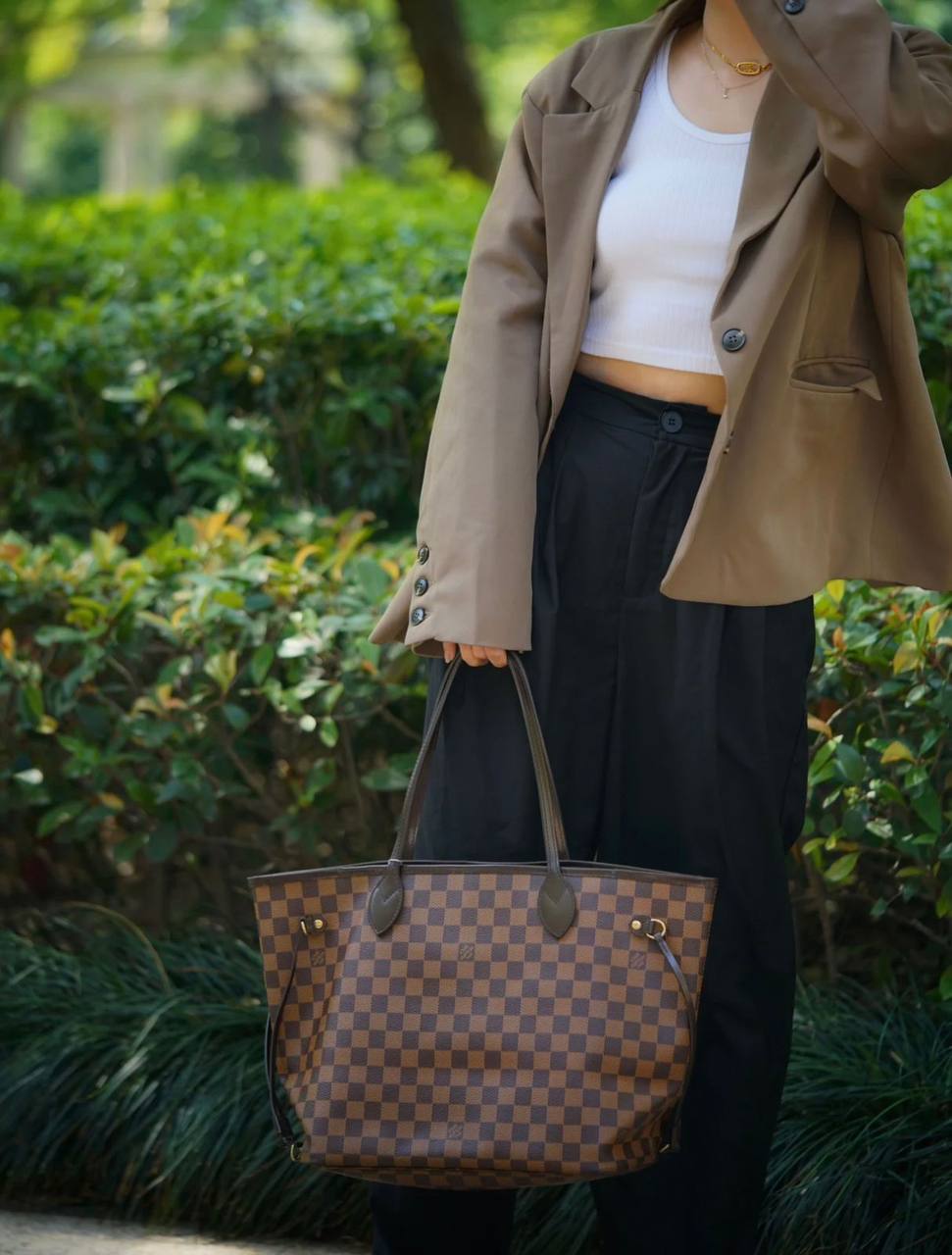 LV
 NEVERFULL 
 GOOD QUALITY 
WITH BOX 
🎁🎁🎁

100 dhs✅

Zain39
♥️♥️♥️