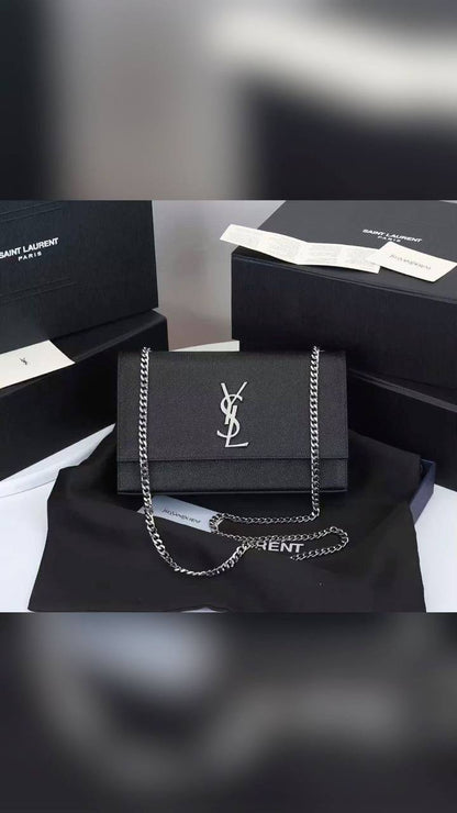 YSL

95 dhs❤️

With box
🎁🎁🎁

Zain219
♥️♥️♥️