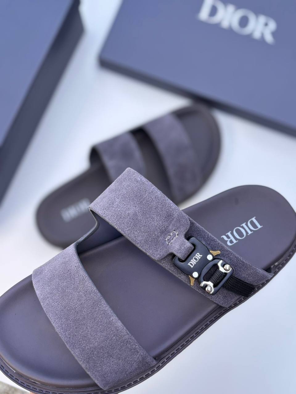 Dior 
High Quality
140 dhs👑
Size 40-45

Zain55
♥️♥️♥️