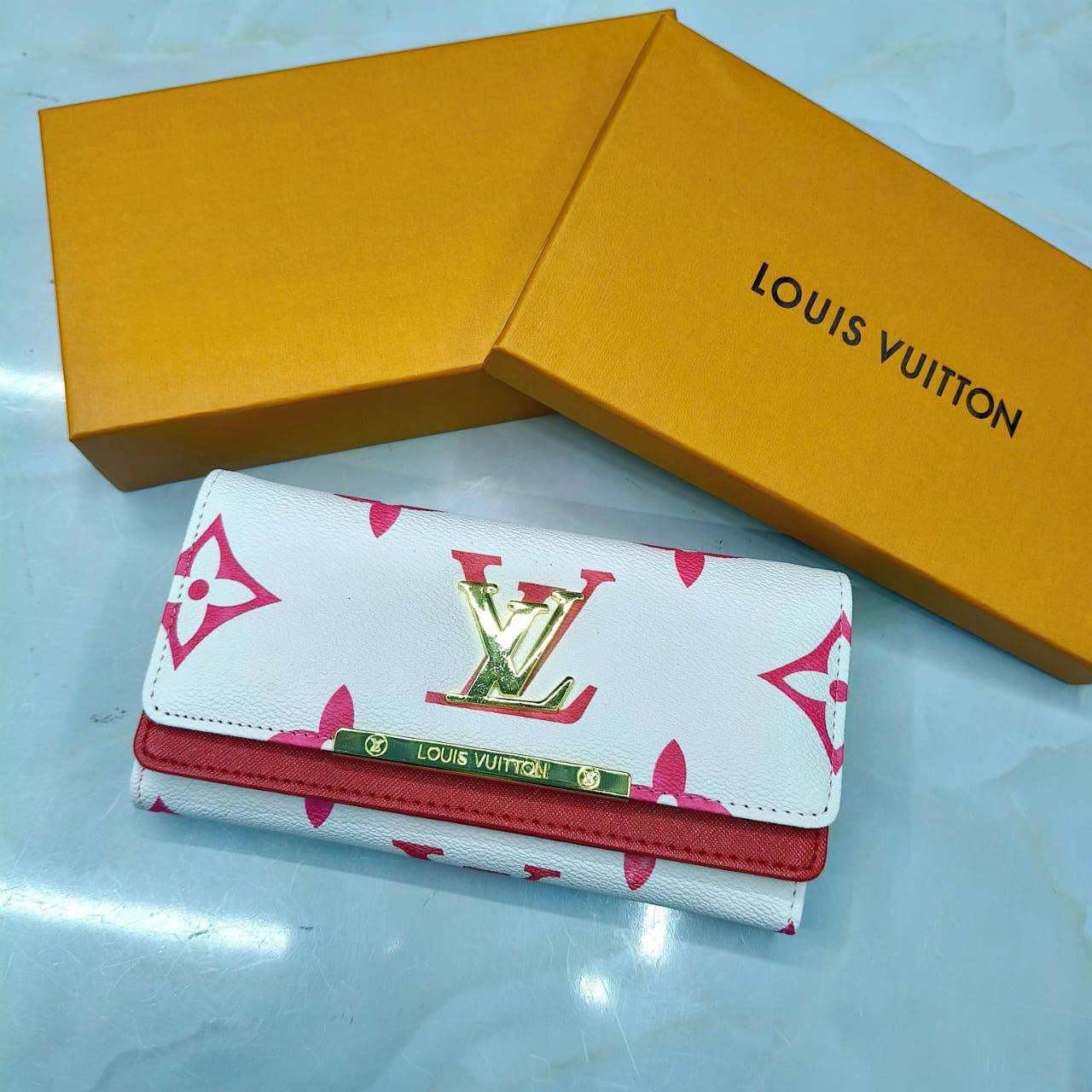 TRI-FOLD 𝗟𝗢𝗡𝗚 WALLET

WITH BOX
🎁🎁🎁

30 dhs🪙🌨️

Zain31
♥️♥️♥️