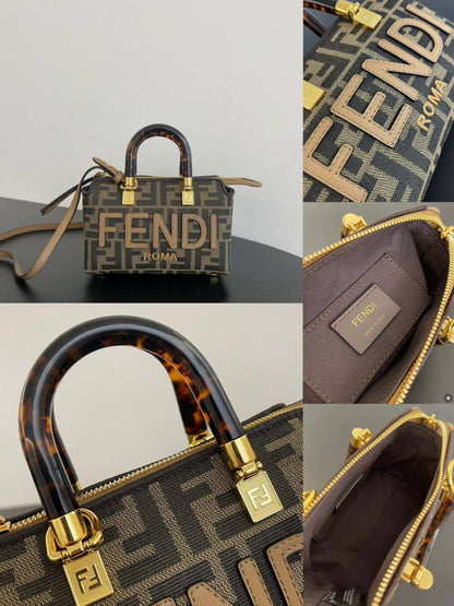 Fendi
95 dhs❣️
SIZE：20cm
Good-quality 

with box
🎁🎁🎁

Zain35
♥️♥️♥️