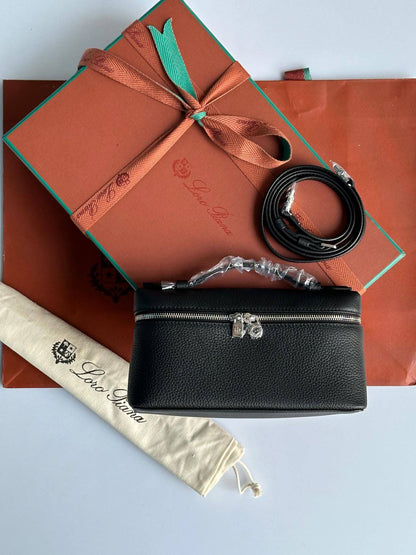 Loro piana

90 dhs🇦🇪🇦🇪🇦🇪
With box

Zain219
♥️♥️♥️