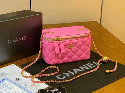 CHANEL  
GOOD QUALITY 
WITH BOX 
100 dhs💓

Zain295
♥️♥️♥️