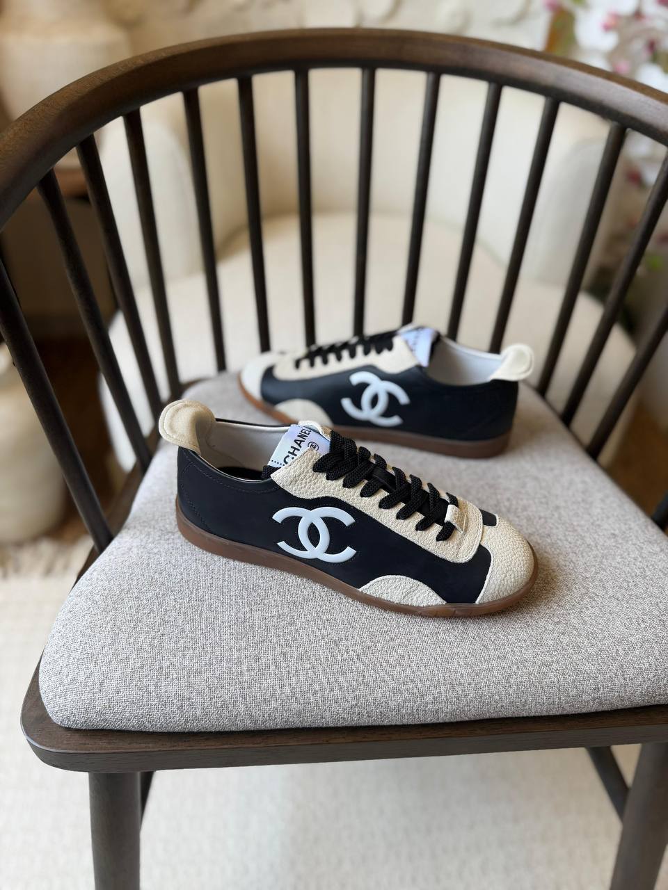 Chanel 
𝑨𝑨𝑨 𝑸𝒖𝒂𝒍𝒊𝒕𝒚
𝑺𝒊𝒛𝒆 𝟑5 𝒕𝒐 𝟒2 
450 dhs✅

Zain81
♥️♥️♥️