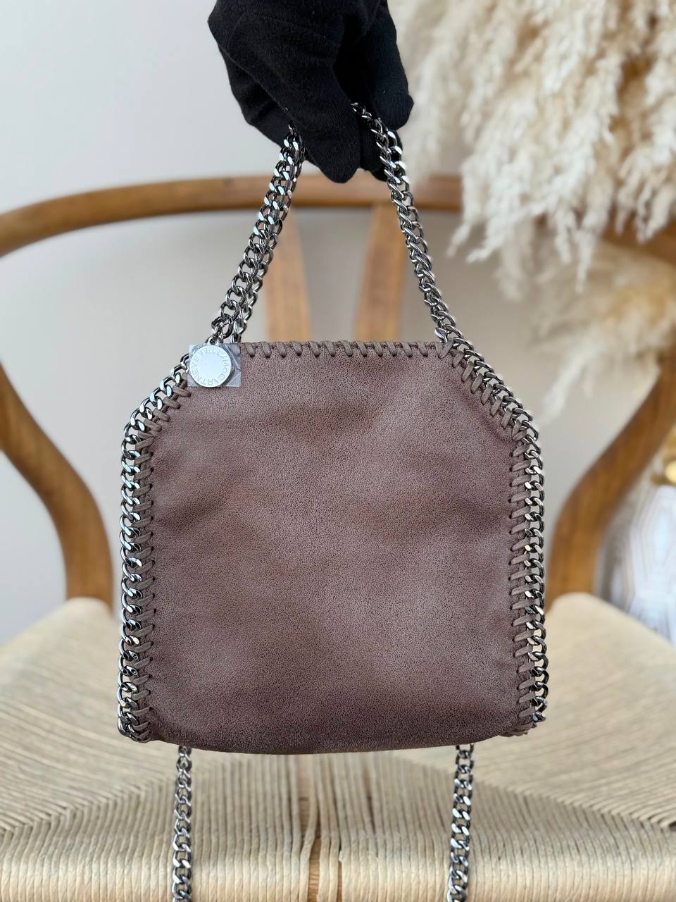 STELLA McCARTENY
18cm
330 dhs🇦🇪🇦🇪
Top quality

Zain167
♥️♥️♥️