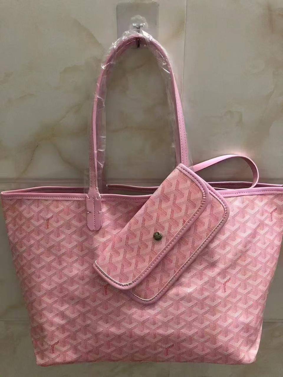 Goyard
85 dhs❤️

Zain143
♥️♥️♥️