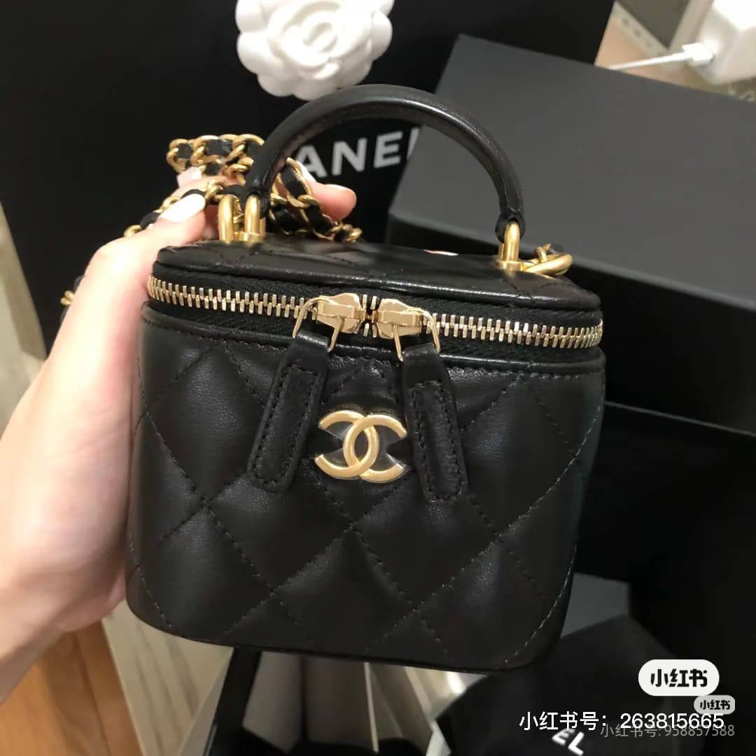 Chanel
Master 
220 dhs❤️

Zain10
♥️♥️♥️