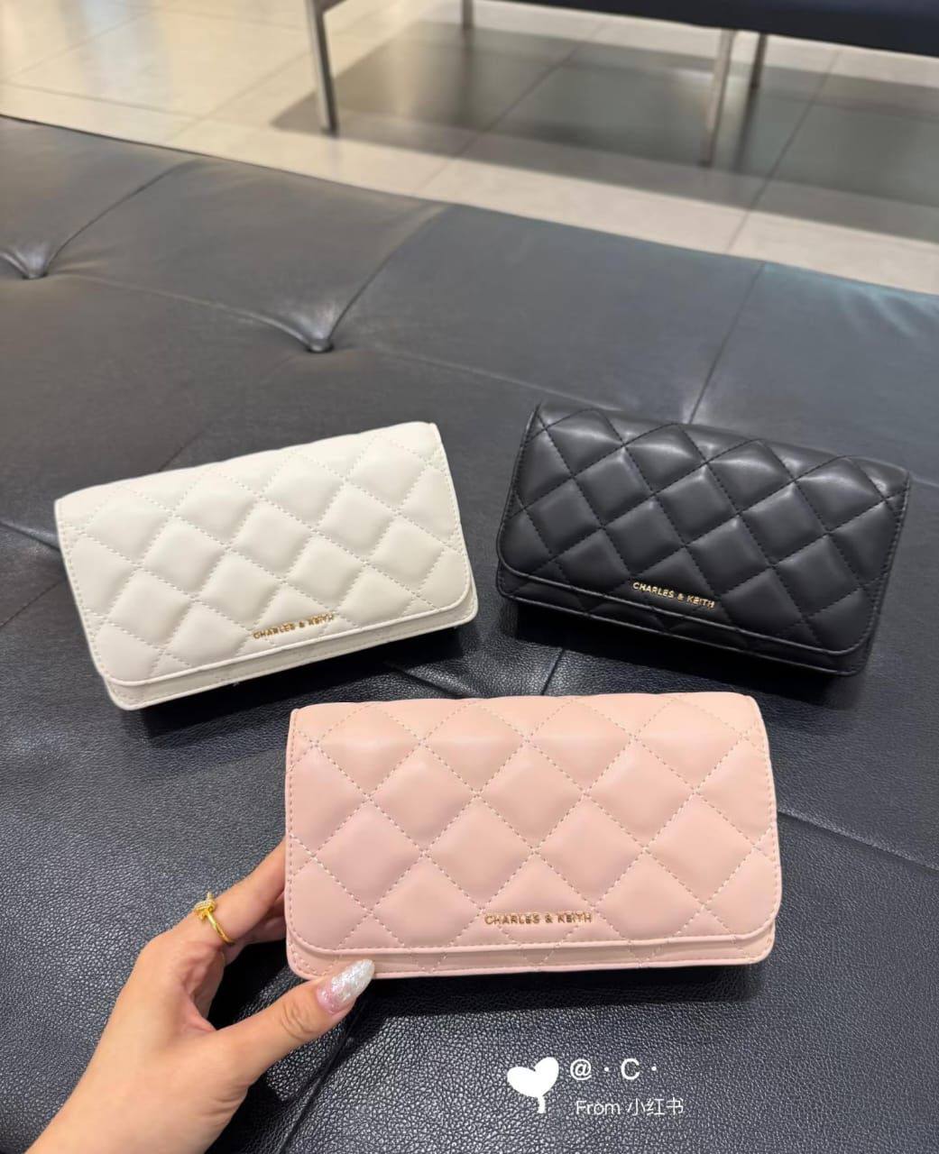 CK
Charles and keite
100 dhs✅
with box
🎁🎁🎁
Good quality

Zain07
♥️♥️♥️
