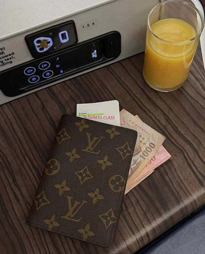 LV - Goyard
Wallets
 master 
passport holder
95 dhs✅

Zain33
♥️♥️♥️