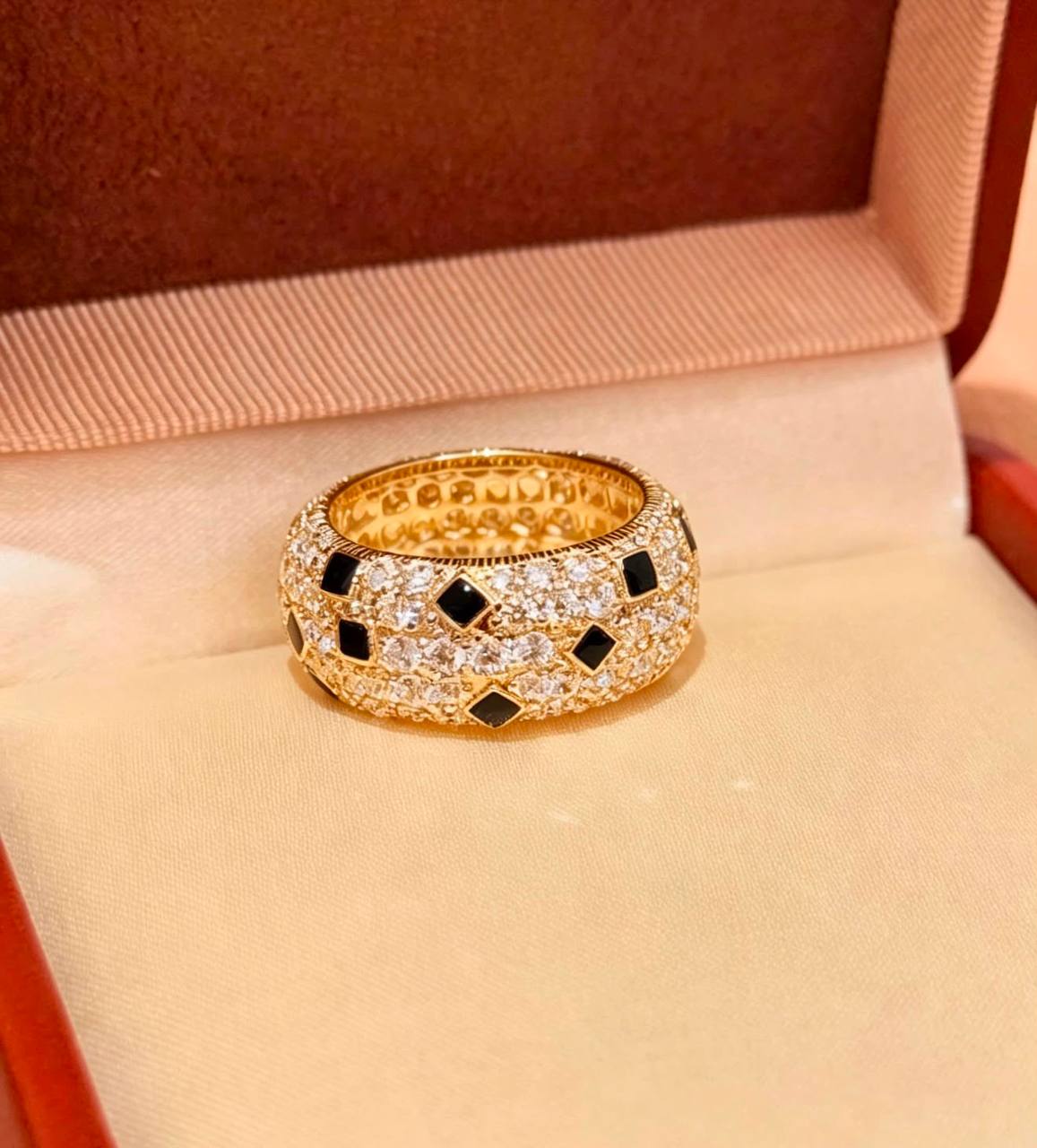 Cartier ❤️‍🔥
Ring 💍 available size👇
6,7,8
Master quality 💯
With normal boxes 🗃️ 
80 DHS🇦🇪🇦🇪
With master box 📦 
110DHS🇦🇪🇦🇪

Zain216
♥️♥️♥️