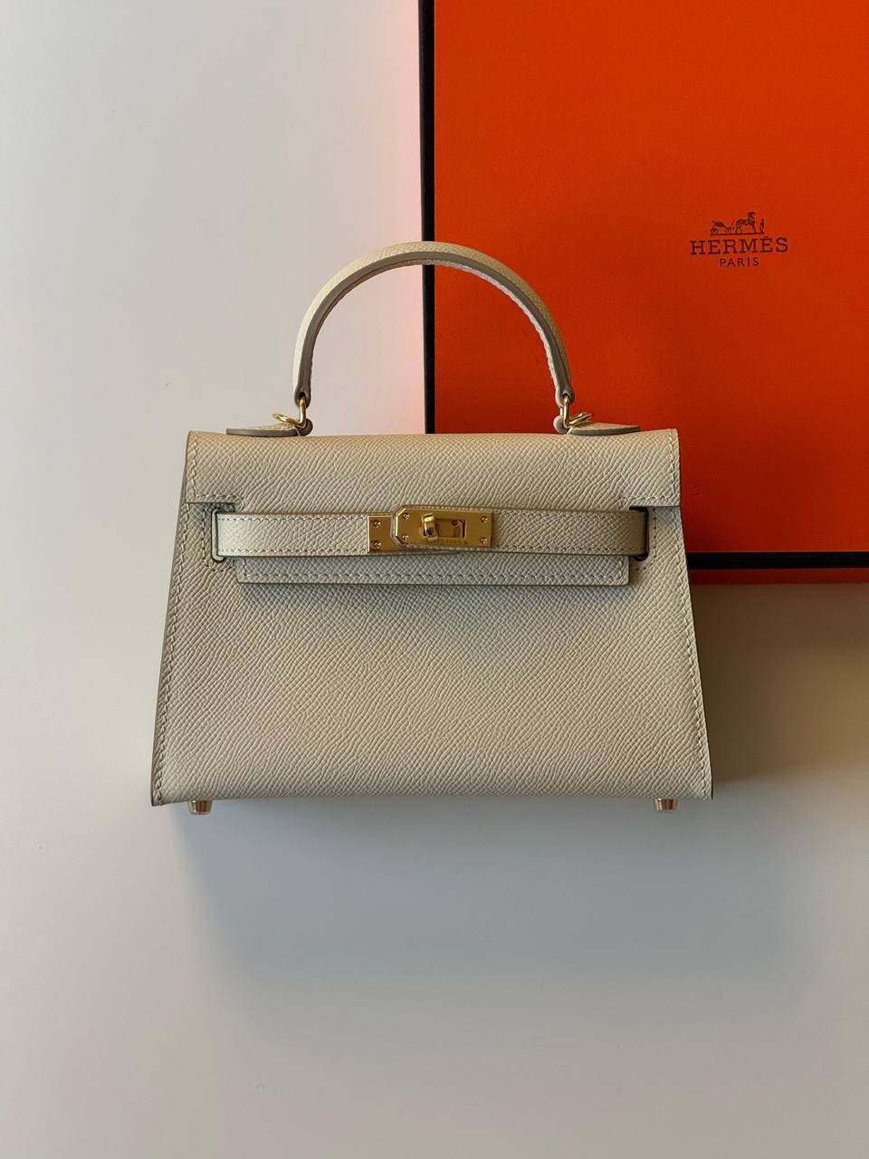 Hermes
minikelly 19cm💕
master quality😍with box❤️
340 dhs❤️💚❤️💚

Zain52
💚❤️💚