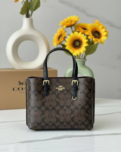 COACH 
PREMIUM QUALITY 🔥
ROSE GOLD HARDWARE 
95 dhs🪙🌨️
WITH BOX 📦 

Zain28
♥️♥️♥️
