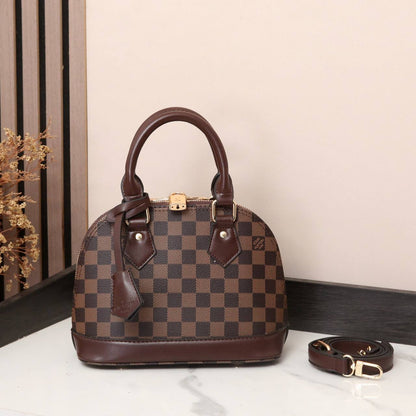 LV
BEST QUALITY WITH BOX’S 
120 dhs✅
size 23CM

Zain290
♥️♥️♥️