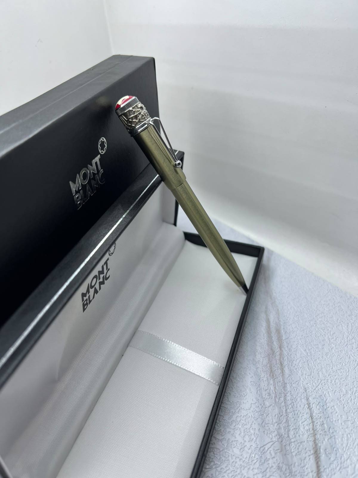Pens
Dior


55 dhs🇦🇪🇦🇪

Zain182
♥️♥️♥️