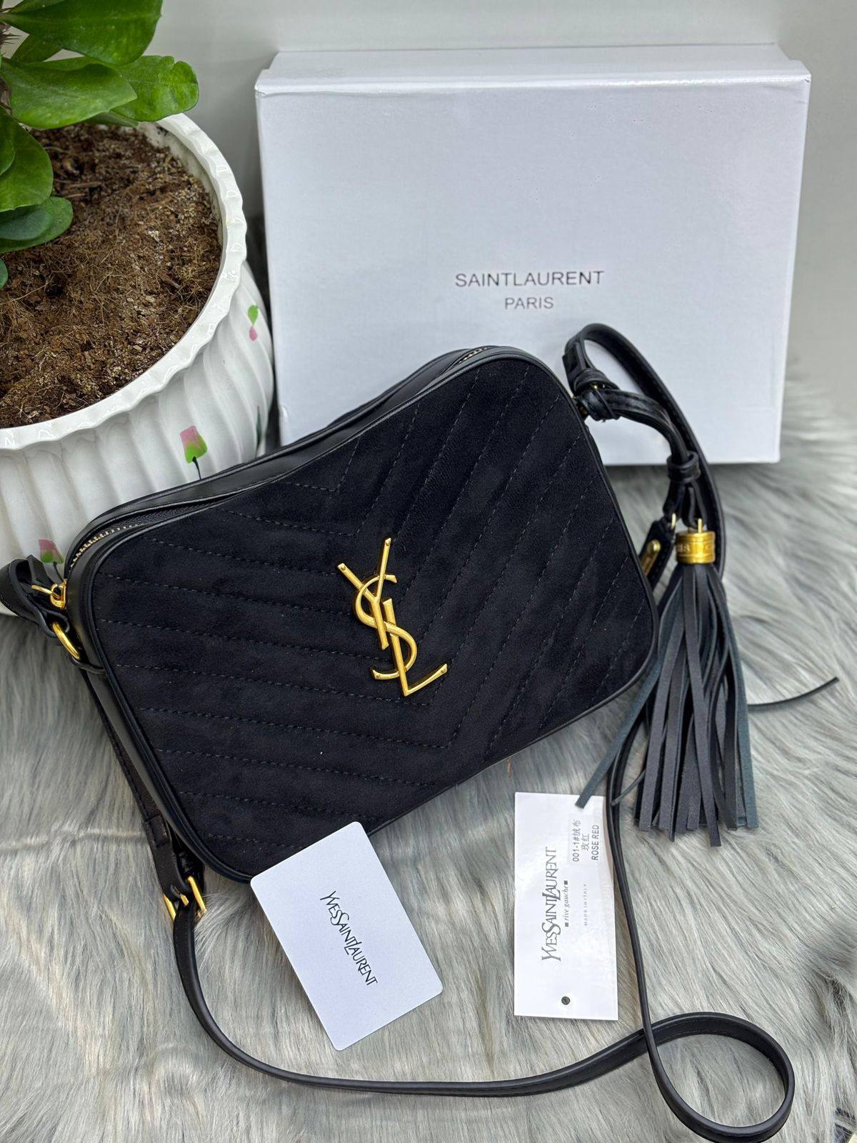 YSL
SIZE  ………23CM 🥰
90 dhs🪙🌨️

with Box
🎁🎁🎁

Zain244
♥️♥️♥️